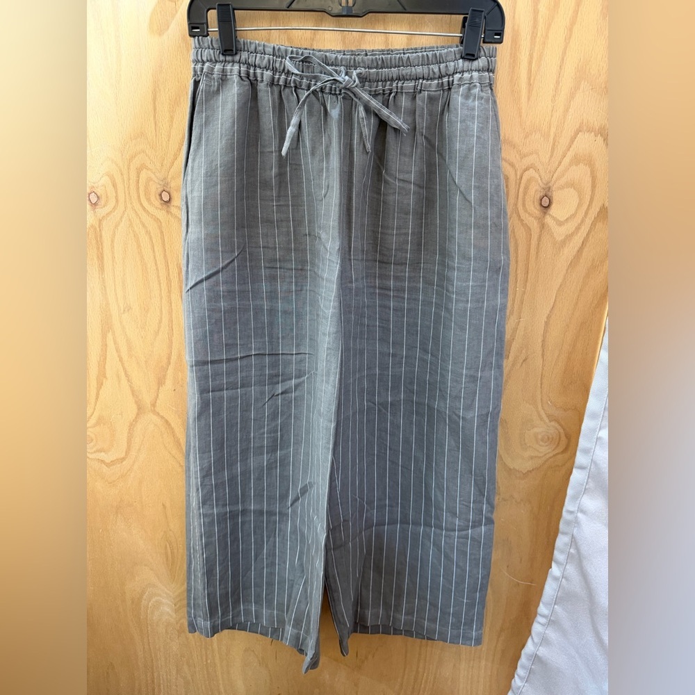 Women’s 120% Lino Lounge Wide Leg Cropped Pants in Grey/White Stripe